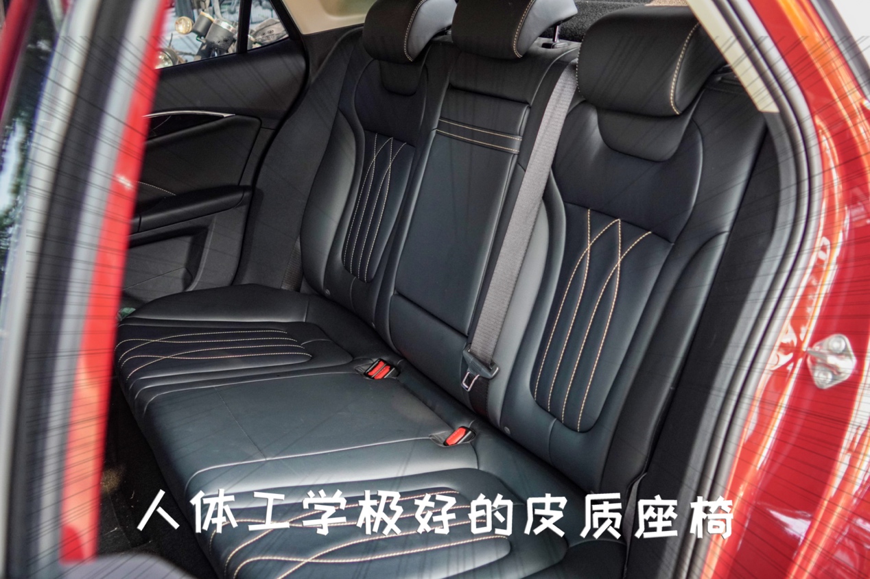 一次别开生面的K歌团建，一辆宽敞又有料的奔腾B70！