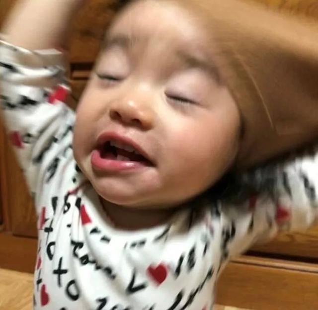 岛国这群父母专拍孩子的沙雕照片上传网络，是亲生的，没错了