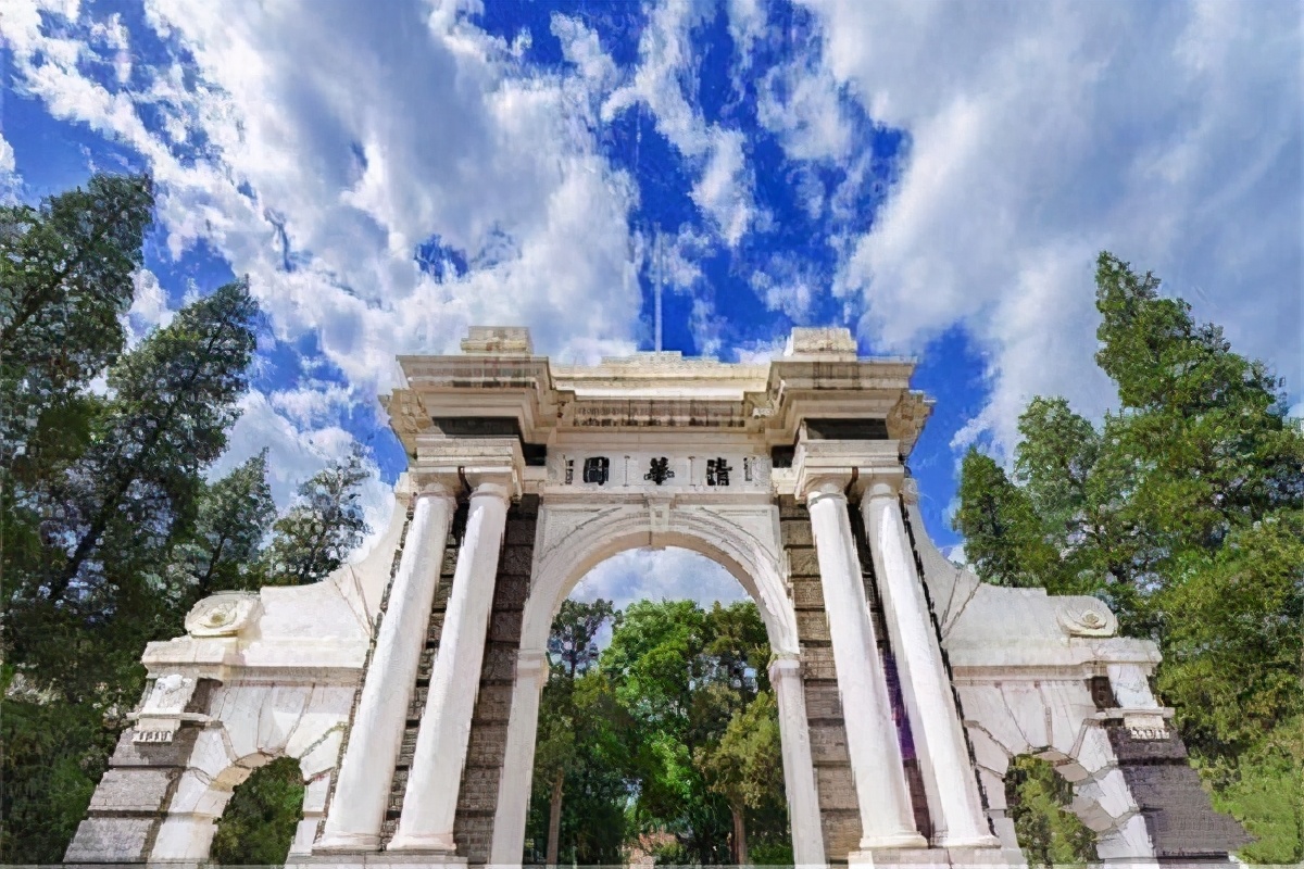 普通大学生很差？白岩松：名校生去了国外，普通大学生在建设国家