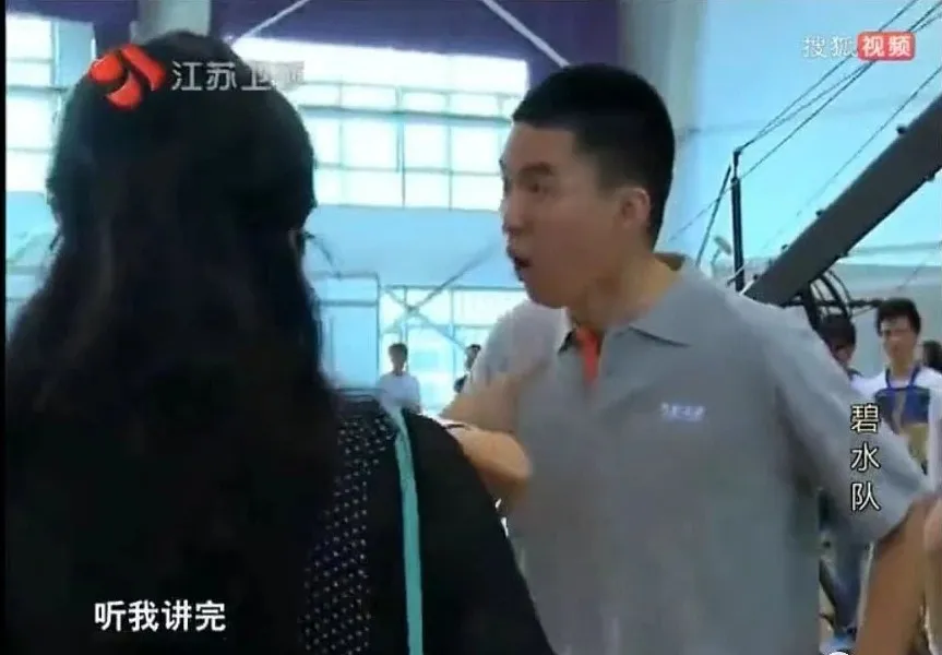 车主称疑似在理想汽车座椅中发现水银，李想爆粗口：祝造谣的人和媒体脑子里装满了汞