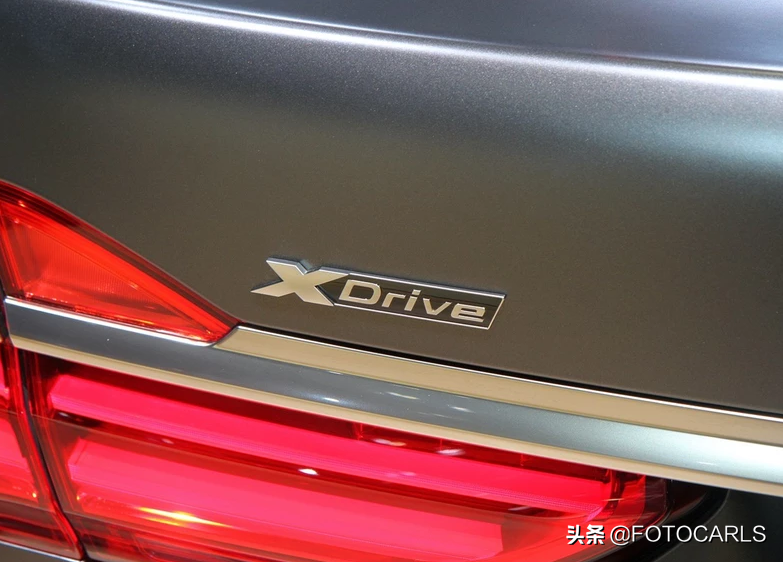 宝马M760Li 6.6T V12实拍，炭黑极富磨砂质感，宝马史上最快加速