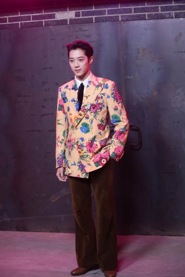 Gucci大秀：男生组复古造型真养眼，即使生图颜值穿搭也都没翻车