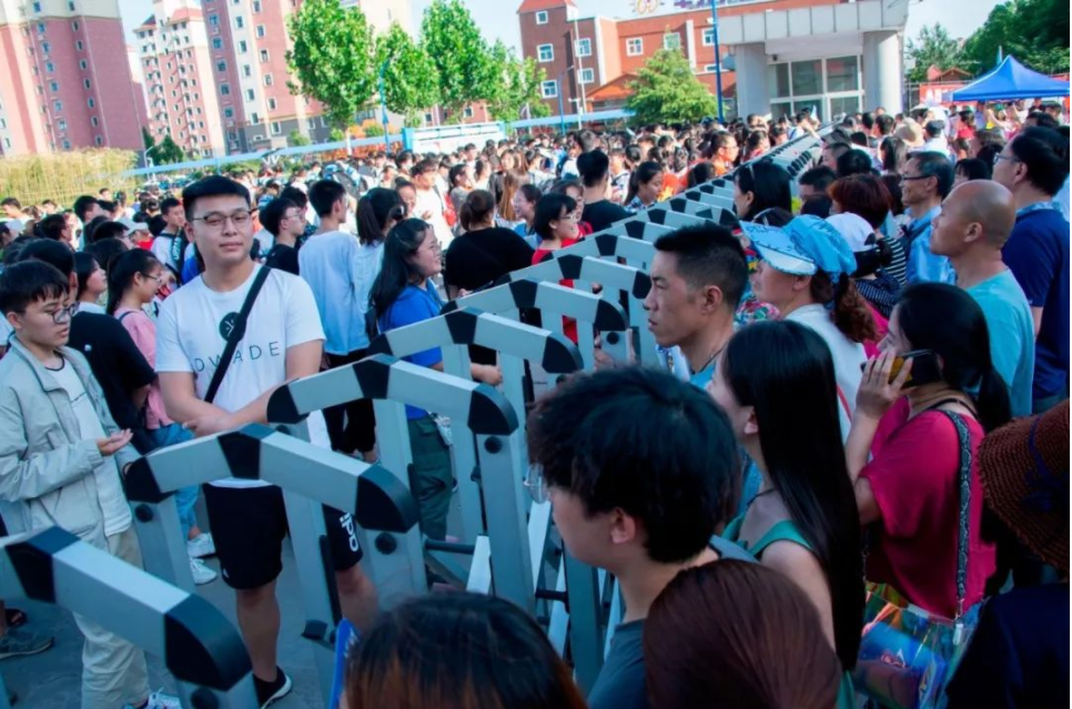 高考毕业生的零食清单火了，假期照这个囤没错，就这看着都馋