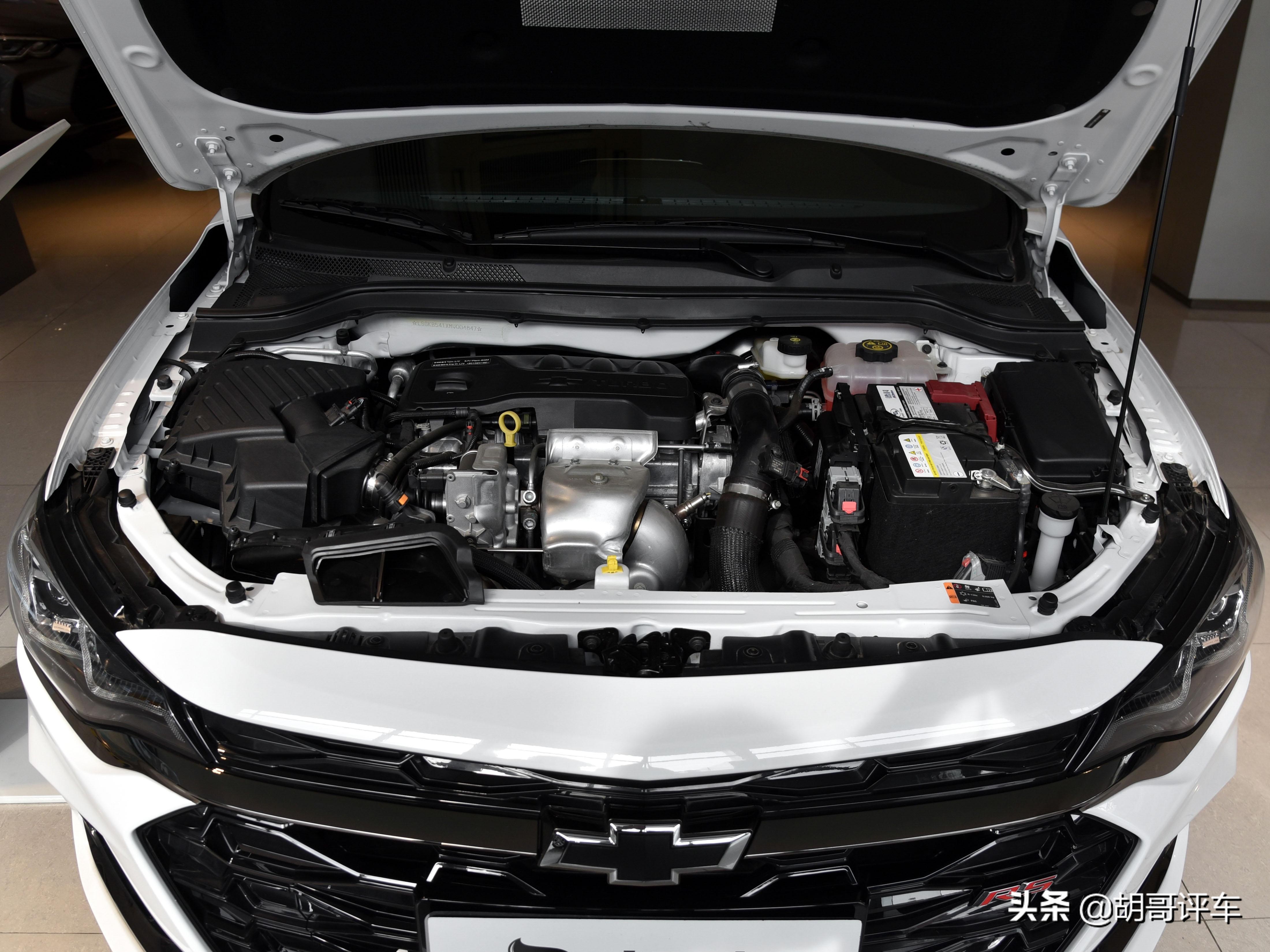 油耗5.3L，10万左右合资轿车，外观大气，实拍雪佛兰科鲁泽