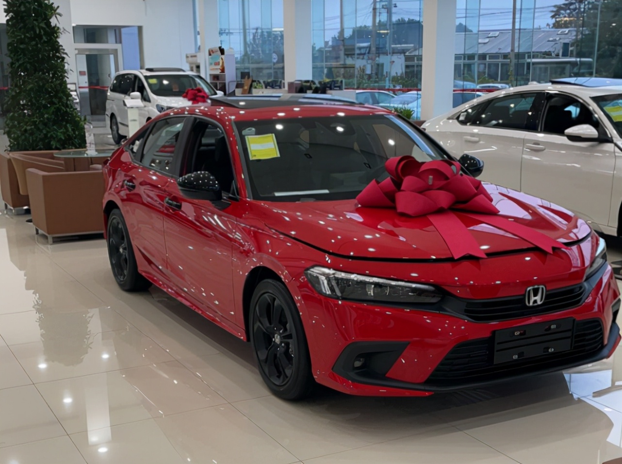 本田思域二手车报价(小伙花20万元买辆顶配本田思域,路人得知价格后