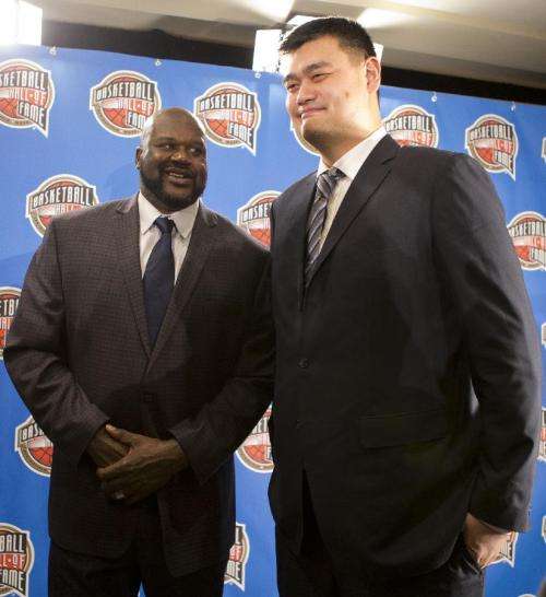 为什么nba球员晚长高(NBA球员们的二次发育！西蒙斯一夏天长5公分，但最夸张的还是姚明)