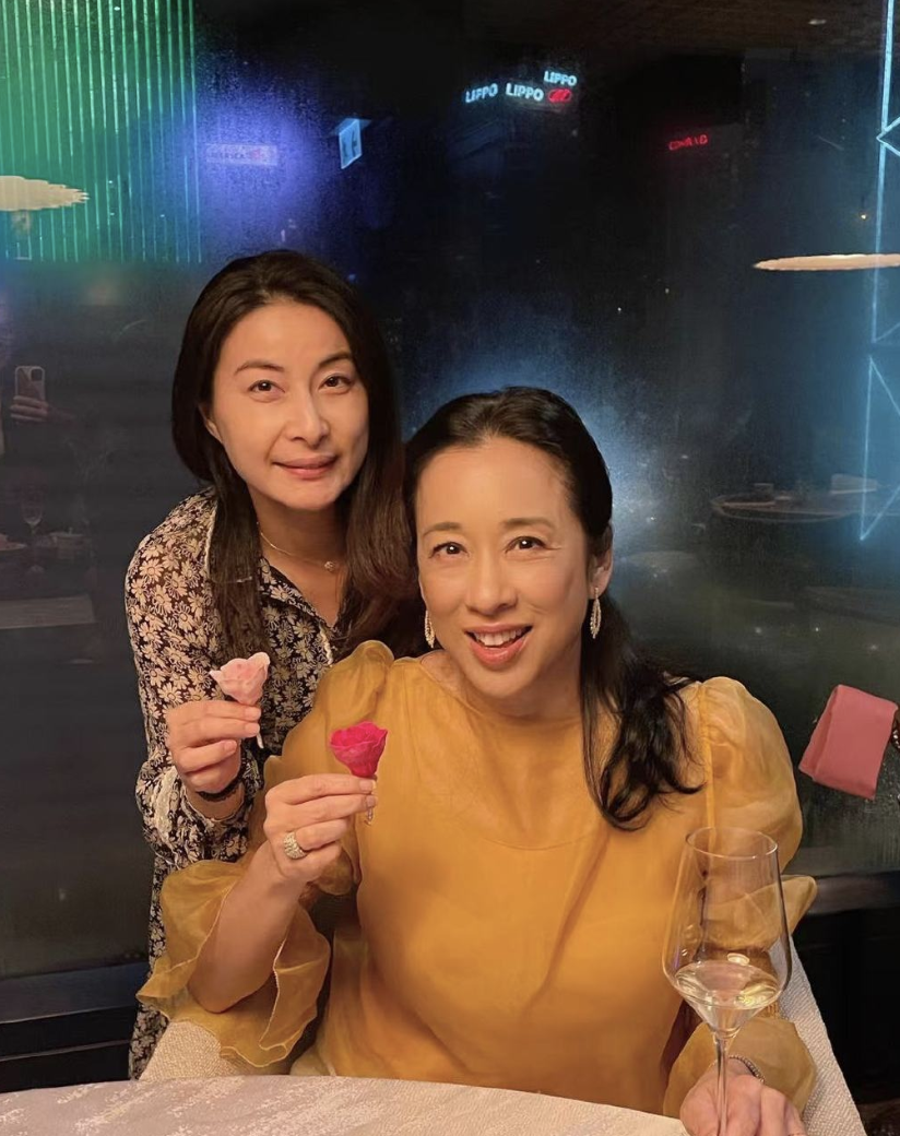 霍启刚晒夫妻恩爱合影庆祝结婚9周年，高调表白郭晶晶：感恩有你