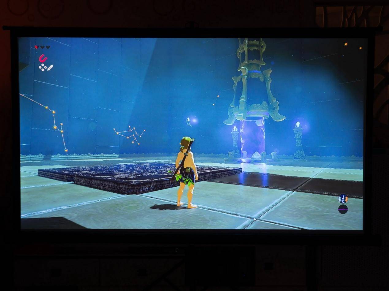 100英寸大屏幕的游戏和观影感受，坚果J10投影仪带你来体验