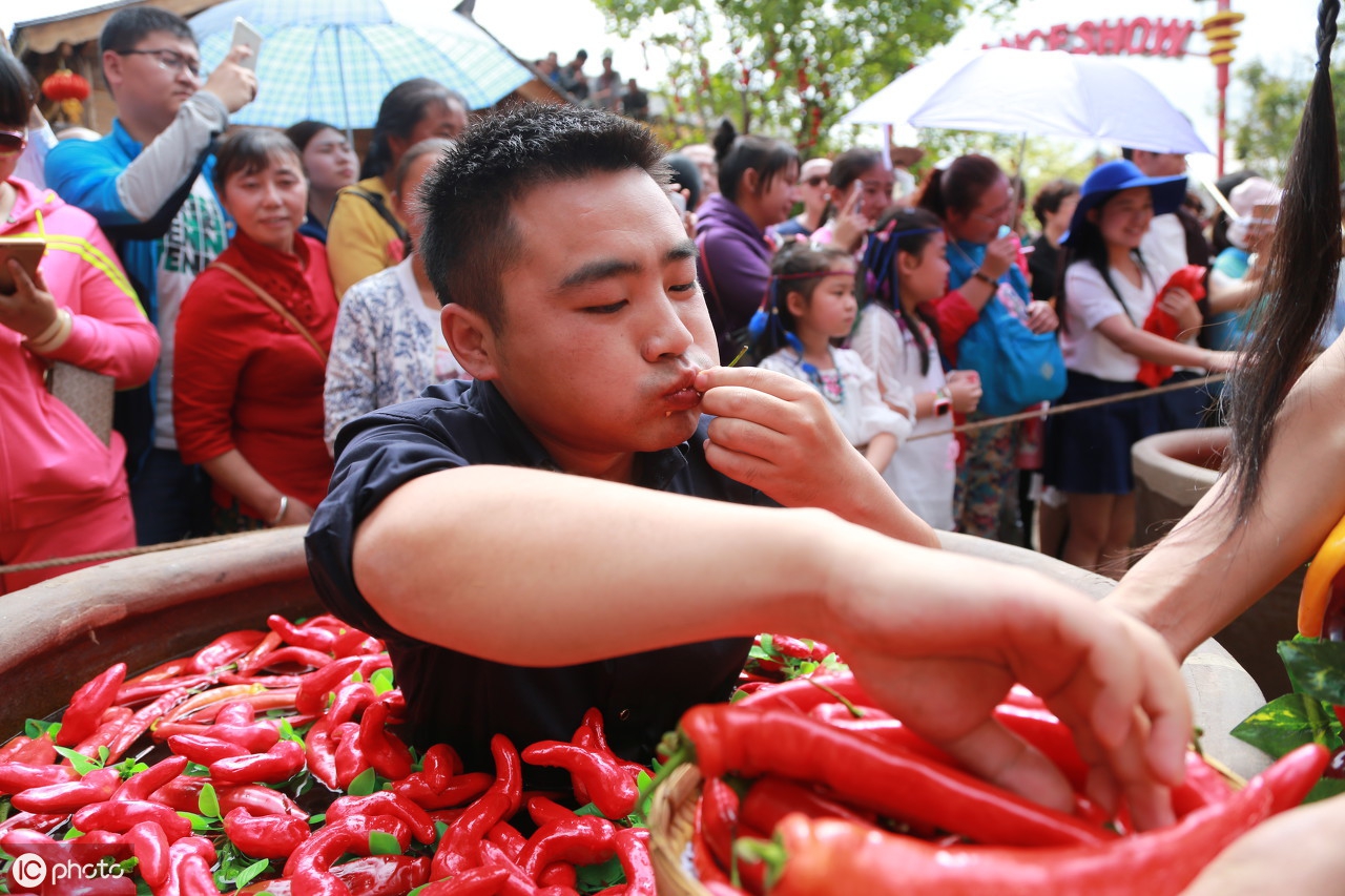 早上起来总感觉口干、口苦、口臭？医生指明：原因无外乎这4种