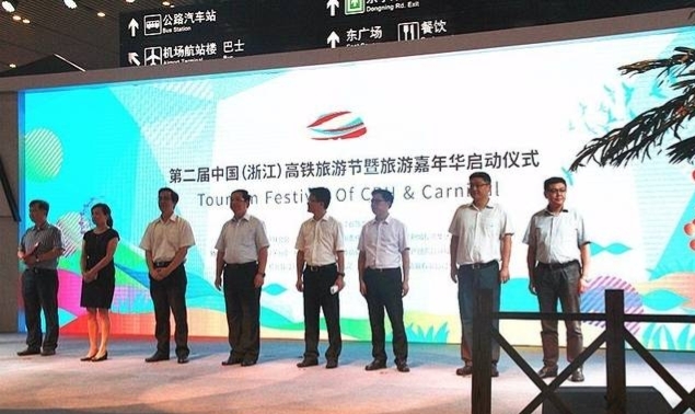 005轻装上阵才能远行 孩子们放下作业，抛掉烦恼，向快乐出发