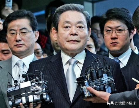 贿赂朴槿惠的三星掌门人风光出狱，韩国到底是谁当家作主？