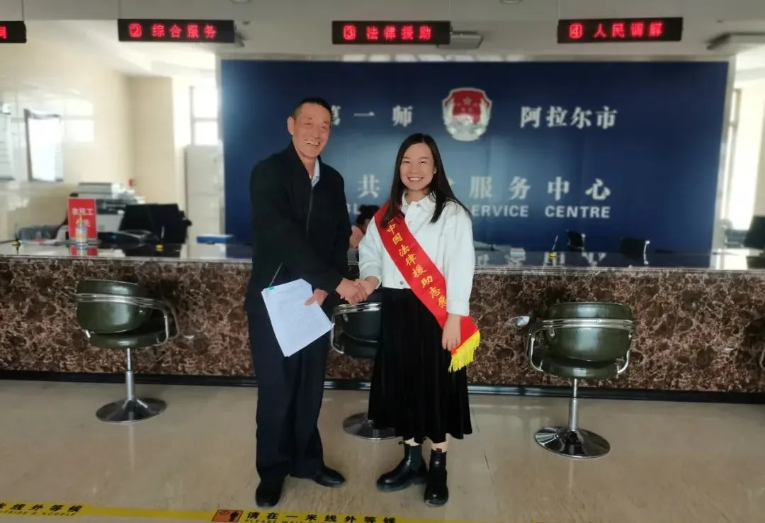 深圳劳动合同律师（今有伸理者丨盈科深圳援疆律师为26位农民工讨回四年前血汗钱）