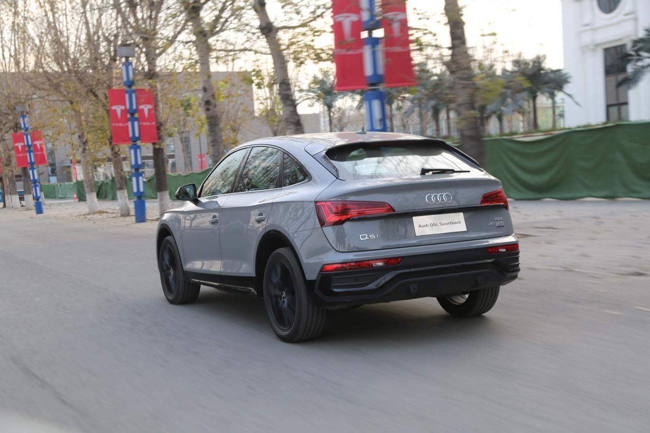 张扬的实用主义者 试驾奥迪Q5L Sportback