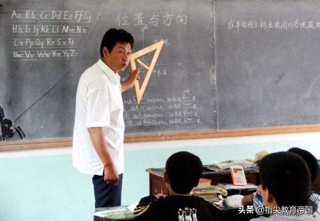 帅气体育老师遭高中女生疯狂表白无奈调离，教育上得有多缺男老师