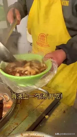 「大碗哥来啦」看看老外是怎么给兰州美食起名字的！直接笑趴了