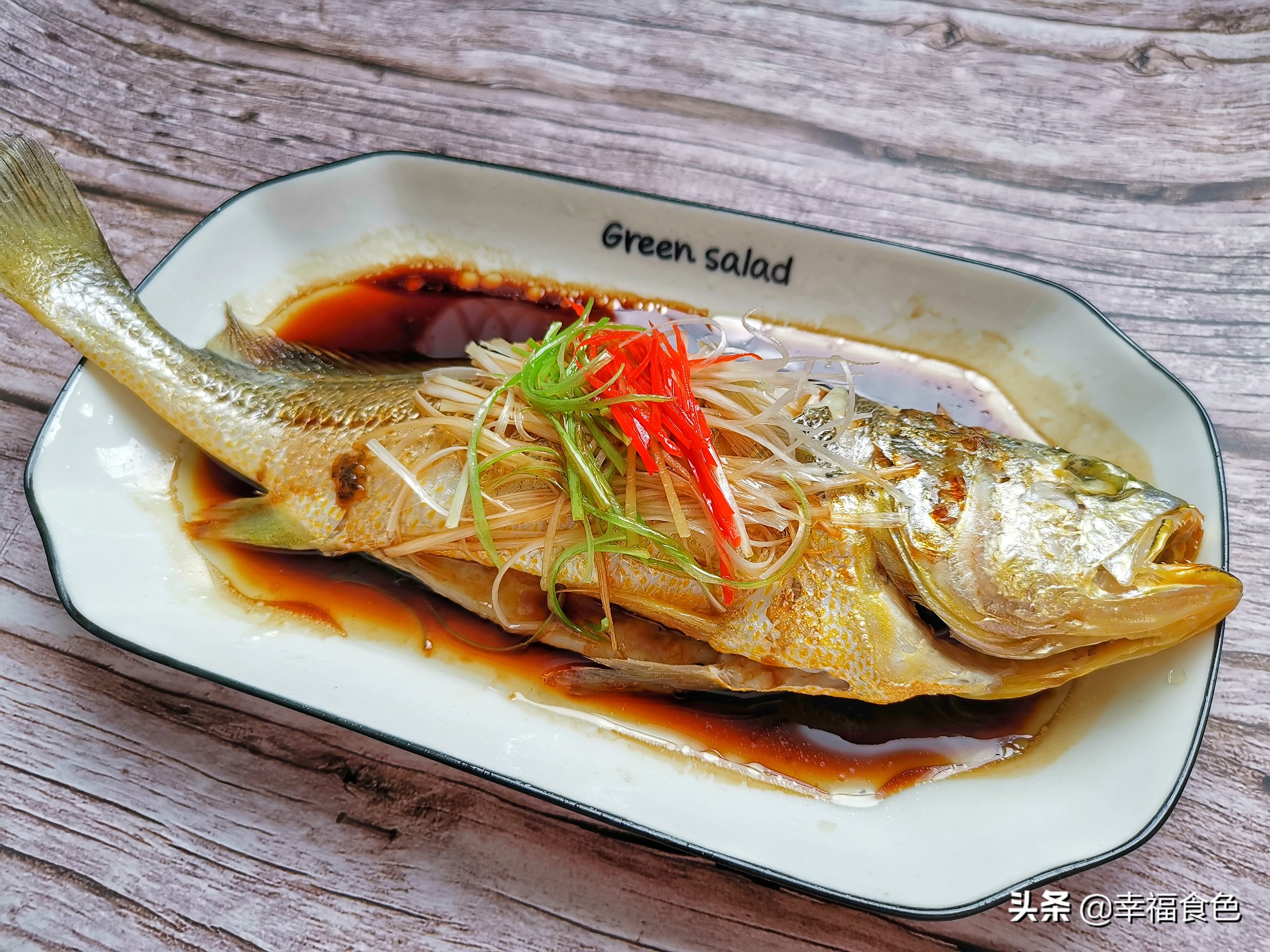 清蒸黄花鱼的做法(蒸黄花鱼的做法制作简单肉质鲜嫩)