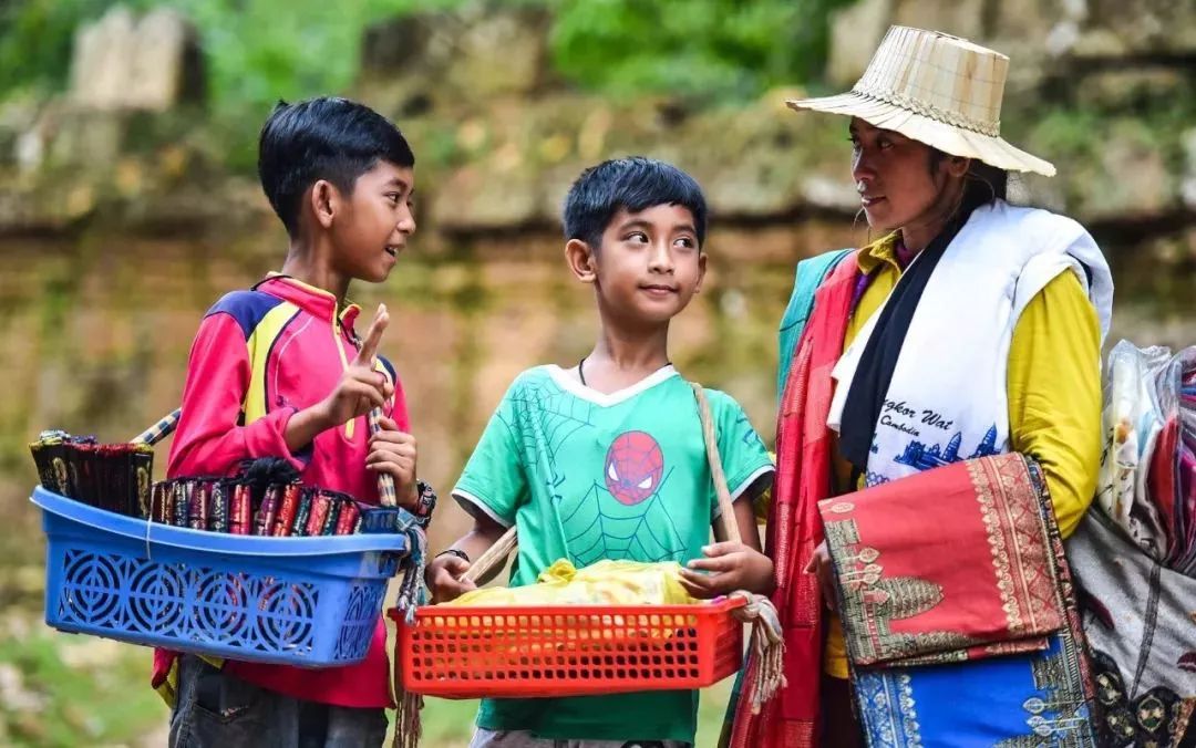 捡破烂交学费，用废品造学校？他建了一所垃圾学校，拯救无数孩子