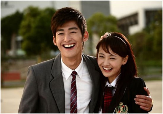 郑爽的家庭背景(郑爽家庭背景,16岁离家,奔北电,这样的人生不丰富?