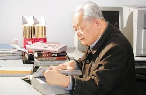 爱创新+不盲从+淡名利！他是被动学数学的数学大师