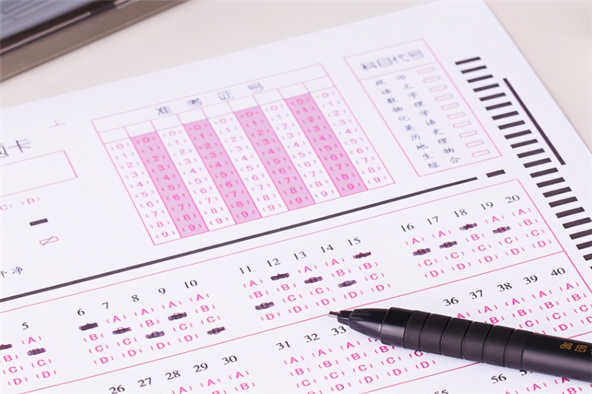 为何高考可以提前30分钟交卷？班主任道破玄机，学渣茅塞顿开