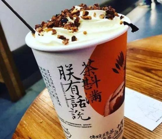 坐飞机去长沙只为一杯奶茶：赞誉之下保持清醒，漩涡中心勇往直前