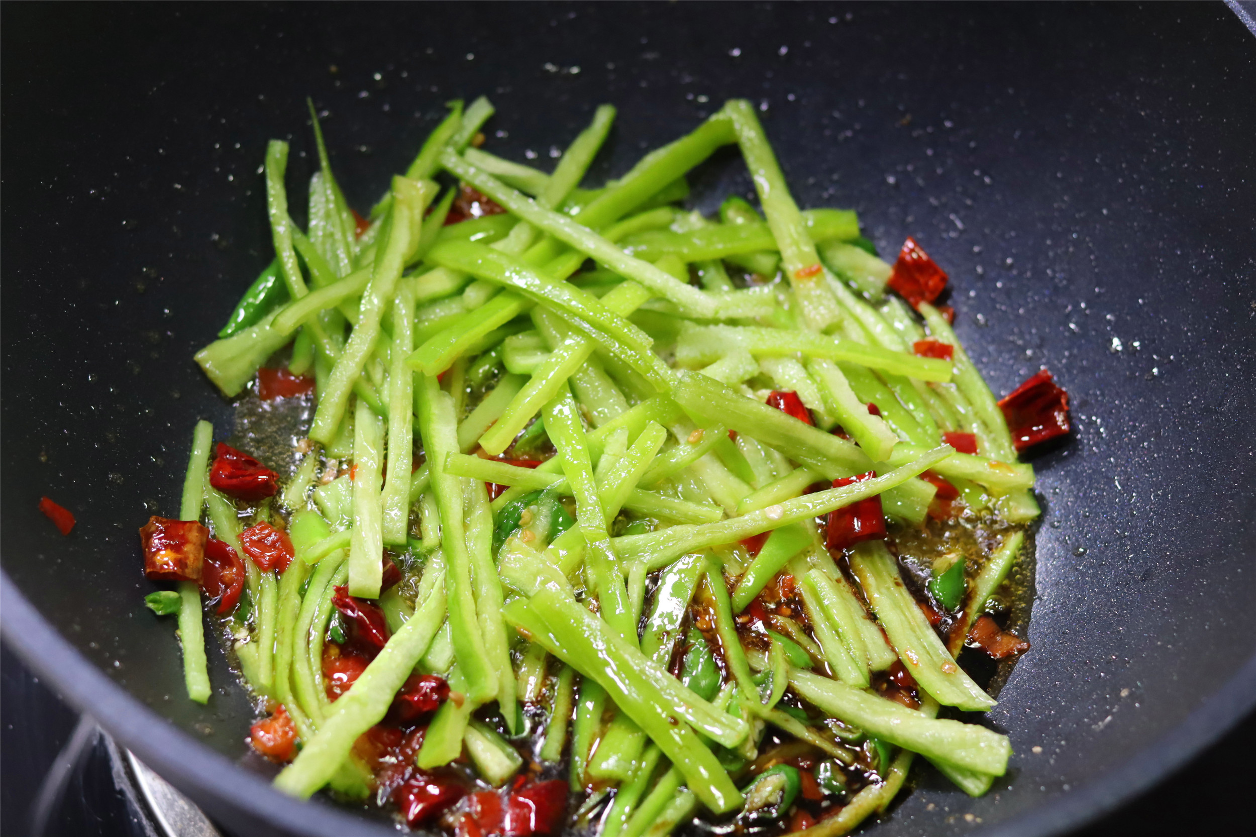 炒金针菇的做法（记得多加1步金针菇鲜味十足）