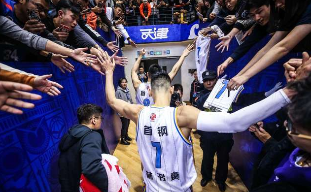 为什么nba不收林书豪(林书豪为何离开NBA？球队经理透露：只因为他是亚洲人)