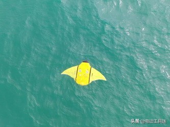 西工大造出中国首款仿蝠鲼潜水器，1025米海试成功，背后有何深意