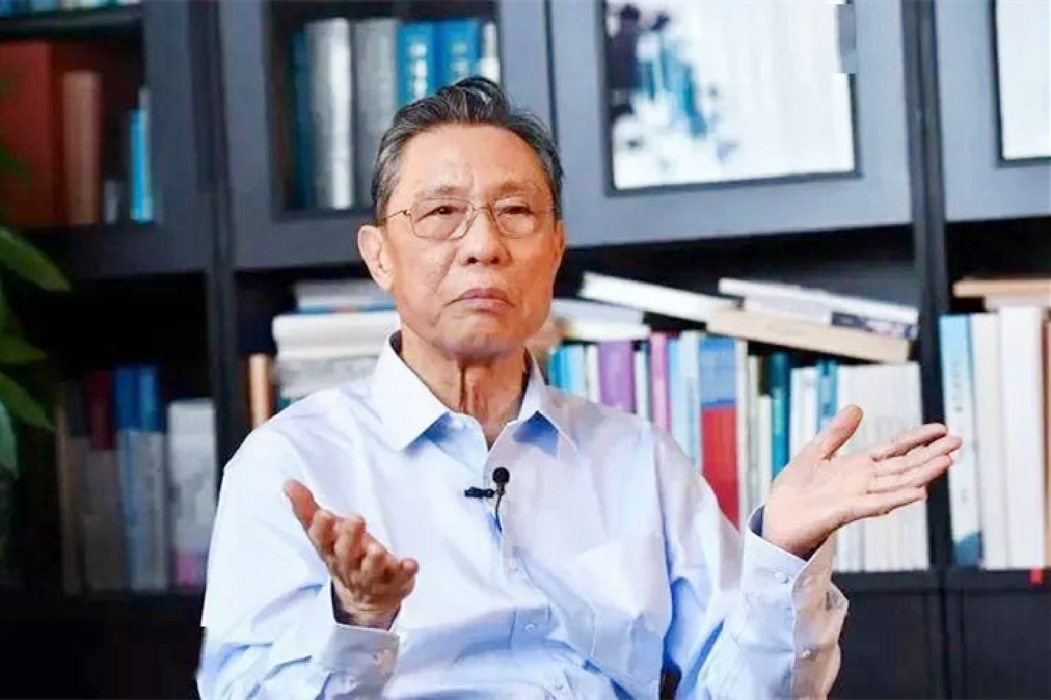 闹钟一响立马起床，自己做早餐、晨读，自律女孩让人酸成柠檬精
