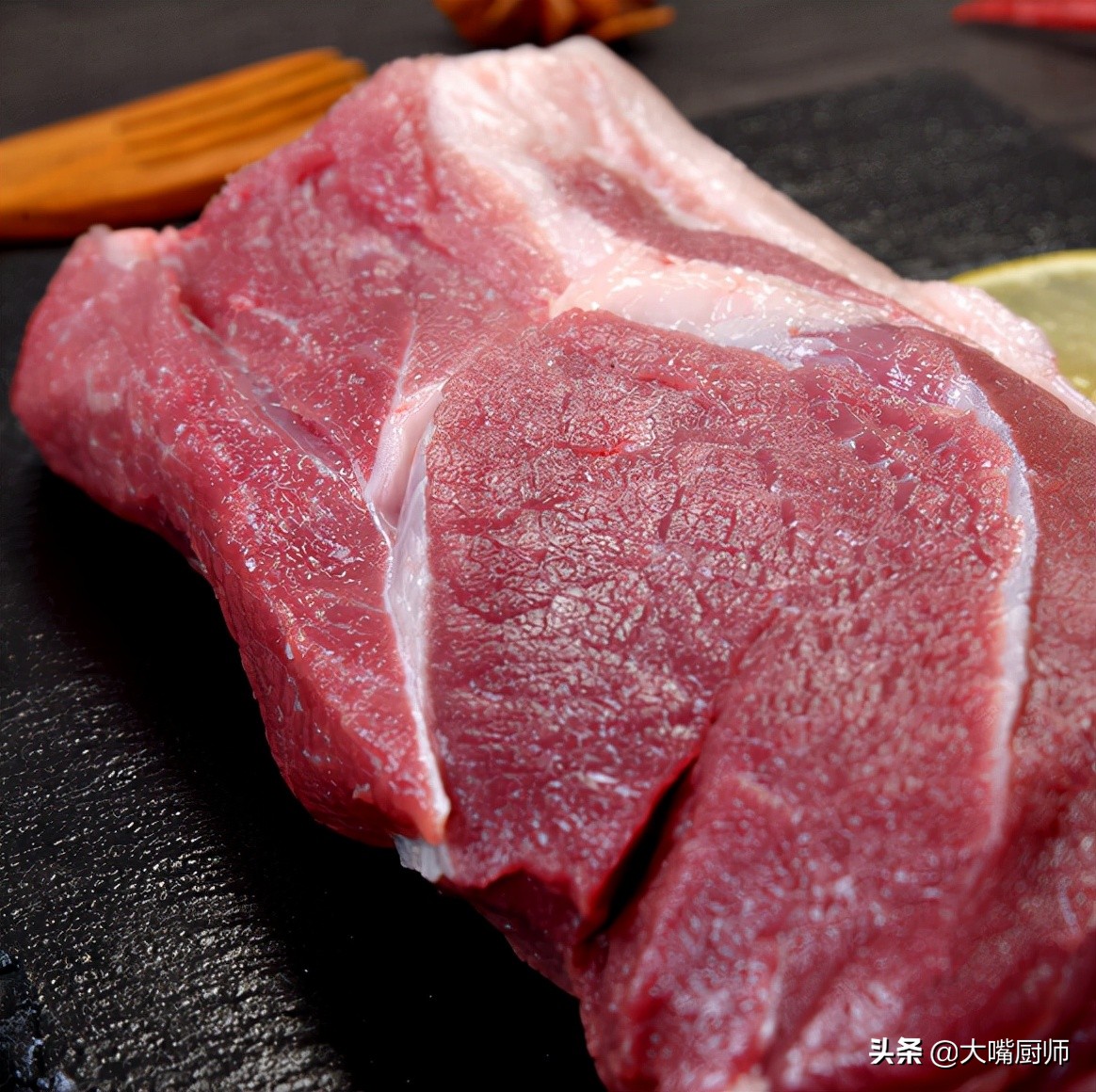 猪肉前腿肉和后腿肉哪个好（猪前腿和后腿肉的区别及辨认）