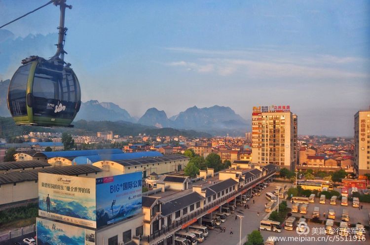 玉壶峰下松涛起，天界佛国掸尘埃！走遍千山万岭，唯天门山独有