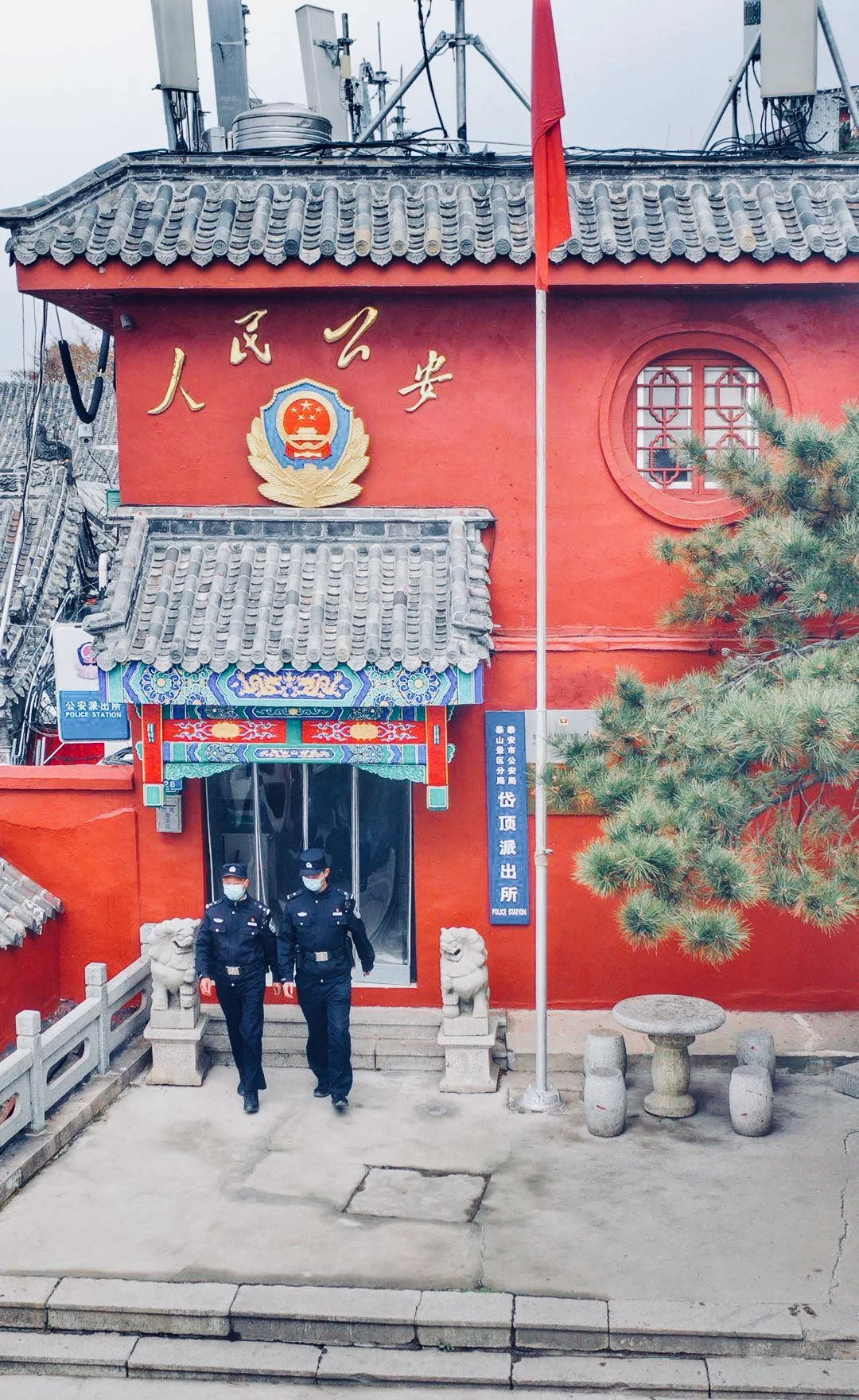 【一线警察】母亲哭了:“我知道条件有限,可没想到如此艰苦”