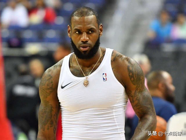 美国歧视黑人为什么nba(NBA种族歧视有多严重？绿军八连冠，庆功宴白人黑人必须分开用餐)