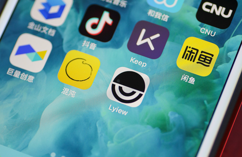 高逼格好音质的实力“网红”，lyiew悬浮歌词音箱，带你畅想音乐