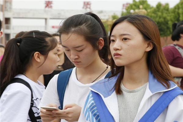 为何高考可以提前30分钟交卷？班主任道破玄机，学渣茅塞顿开