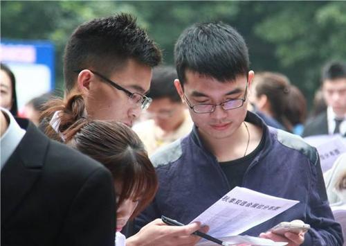 “大专生”是不是大学生？答案不太好听，专科生要看清自己