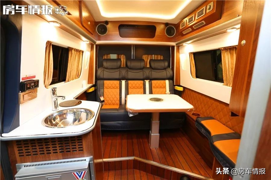 5座6座任选，这款福新全顺房车带loft，售价30多万还是自动挡！