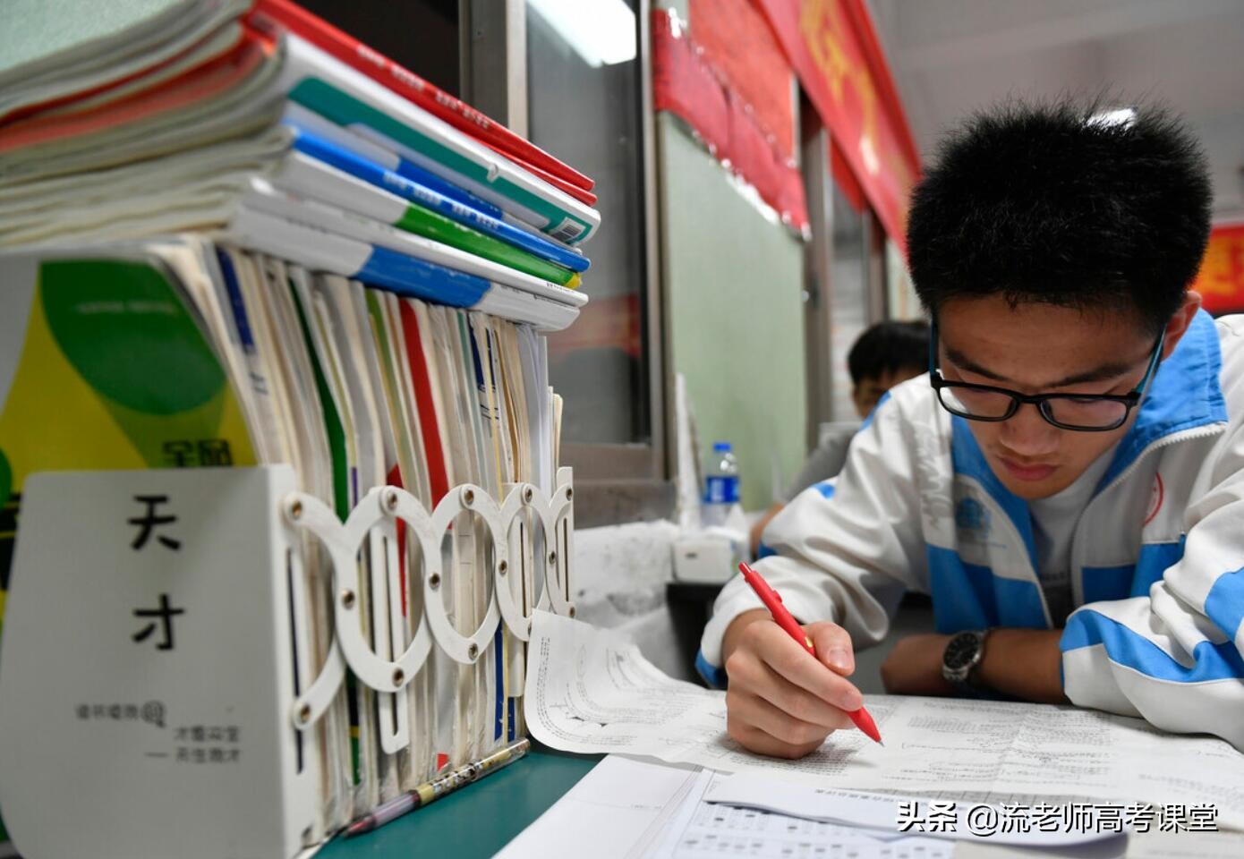 高三月考，孩子考了520分，班级第15名全校第200名，能上一本吗？