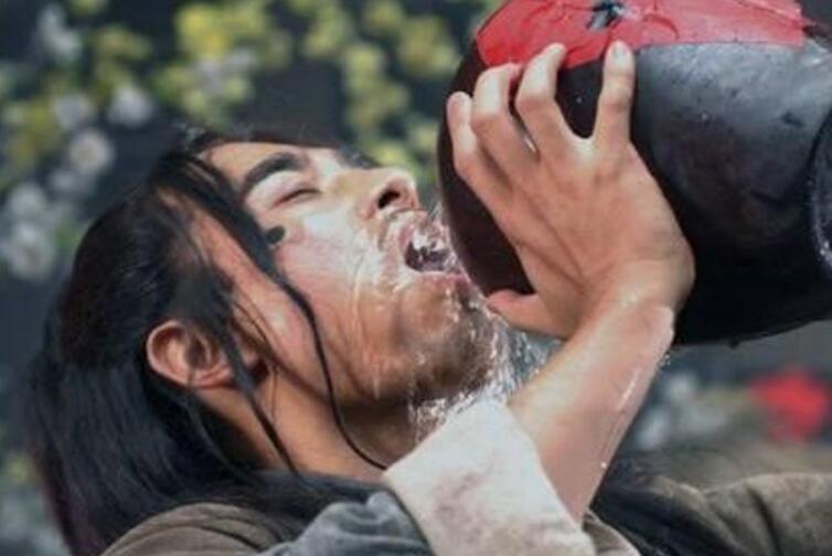 「营销向水浒」景阳冈店小二的营销策略兼科学测算武松的酒量