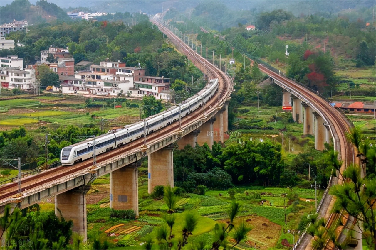 京九线起点(1992年修京九铁路,为何要在信阳"拐大弯"?