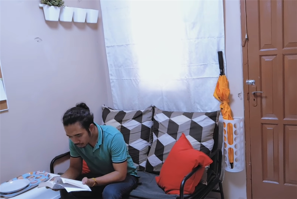 33岁的他蜗居16㎡小家，打造一室一厅的独居小窝，网友：苦中作乐