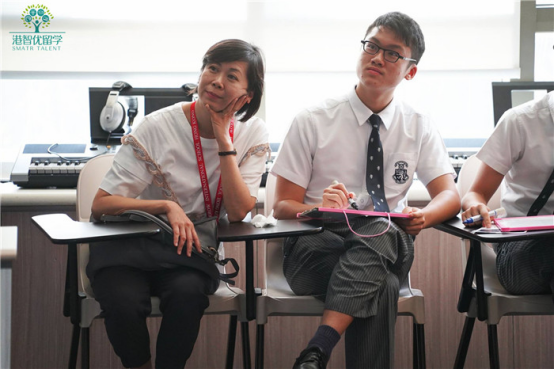 你以为香港哈罗老师只会教书，那就错了，他们还教学生如何起飞