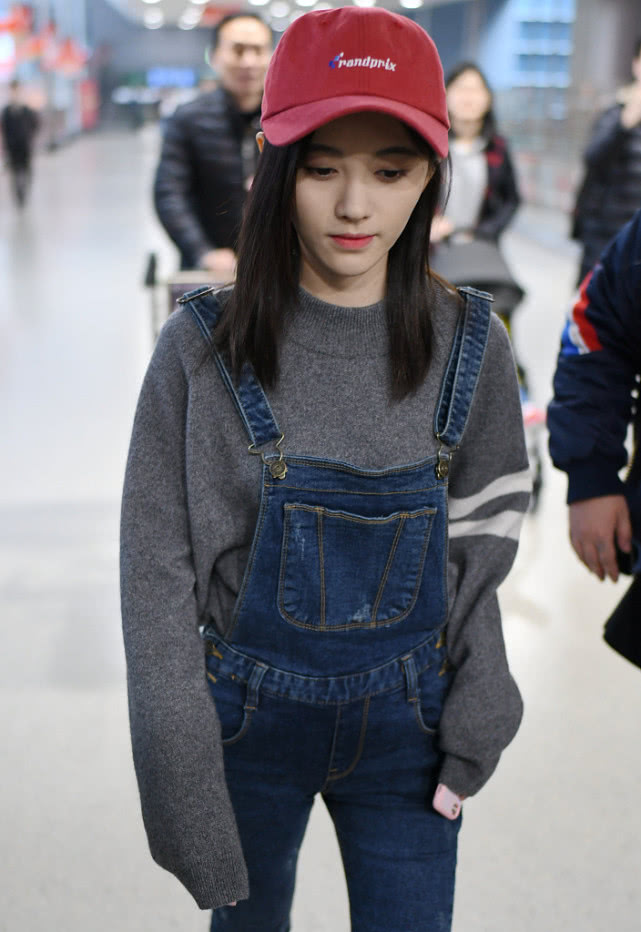 鞠婧祎的私服衣品真好，时尚造型减龄还显小，照着搭配“不翻车”