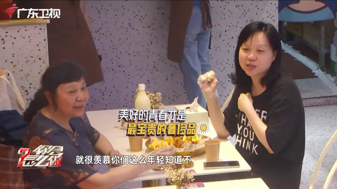 女儿要求妈妈买8000元奢侈品包,路人直怼:你这是虚荣