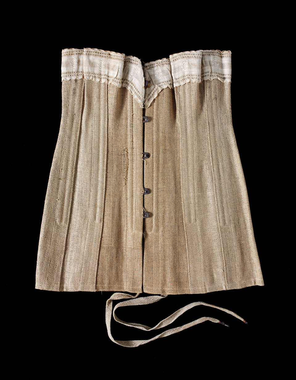 艺术涨姿势：内衣小史 | 张小玉