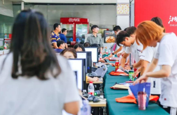 新生开学后会进行特别审查，不符合标准，成绩再好也可能被退学