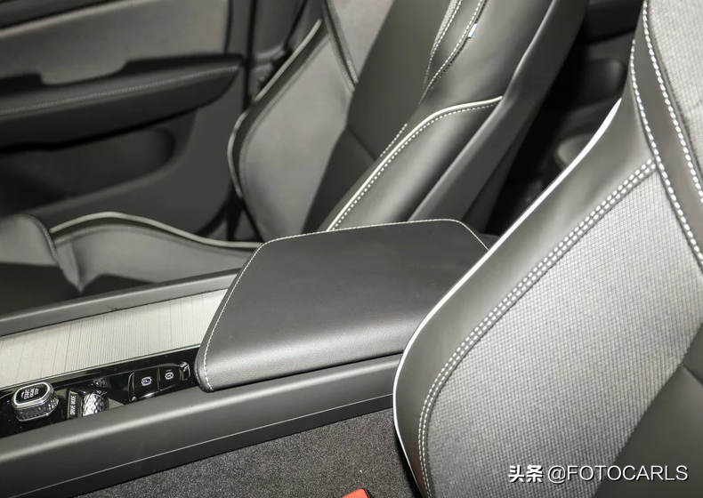 沃尔沃V60 T5低配实拍，售价38.99万无四驱，为打折做铺垫？