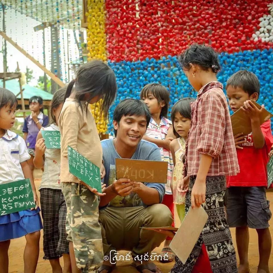 捡破烂交学费，用废品造学校？他建了一所垃圾学校，拯救无数孩子