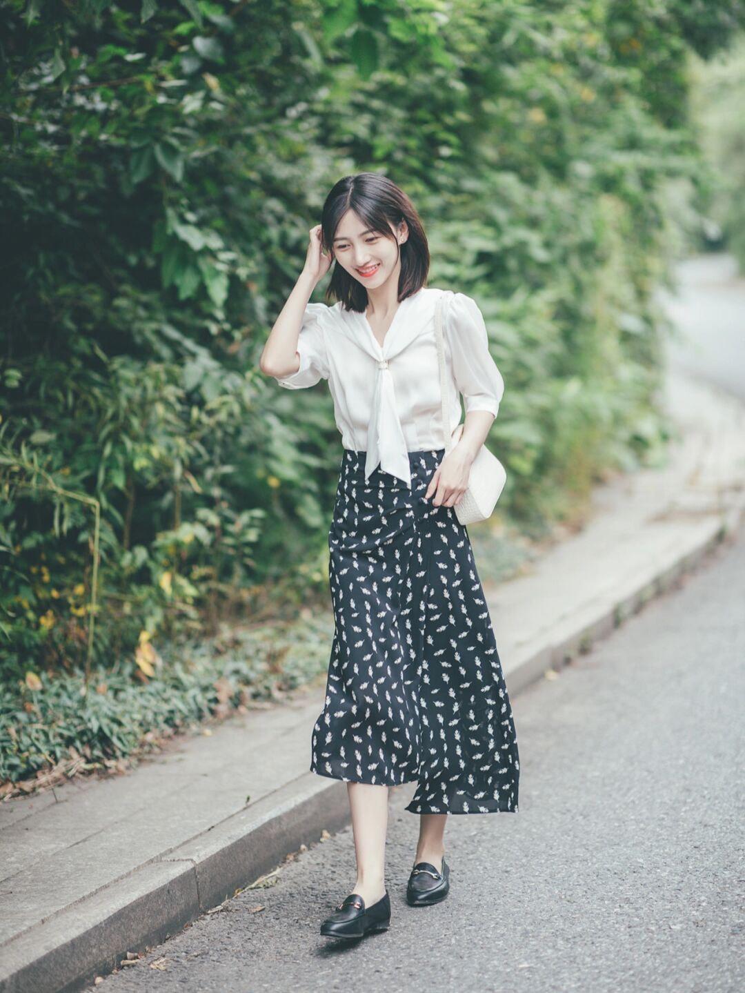 和碎花裙搭配,让你知性又优雅