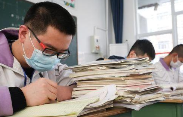 高考用什么笔（高考规定使用2B铅笔）